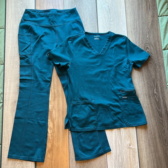 Jaanuu Pants - Jaanuu scrub set lightly used size large top size medium pants